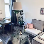 Zentral und ruhig Nähe Ku\'damm!